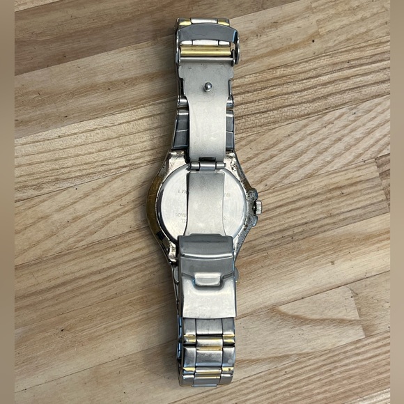 Armitron Men’s Watch Vintage Two Tone Bracelet Yellow Dial Day Date Windows - Picture 8 of 11